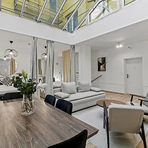 Paid Parking I Calm Location I 10 Minutes To S-bahn Apartment